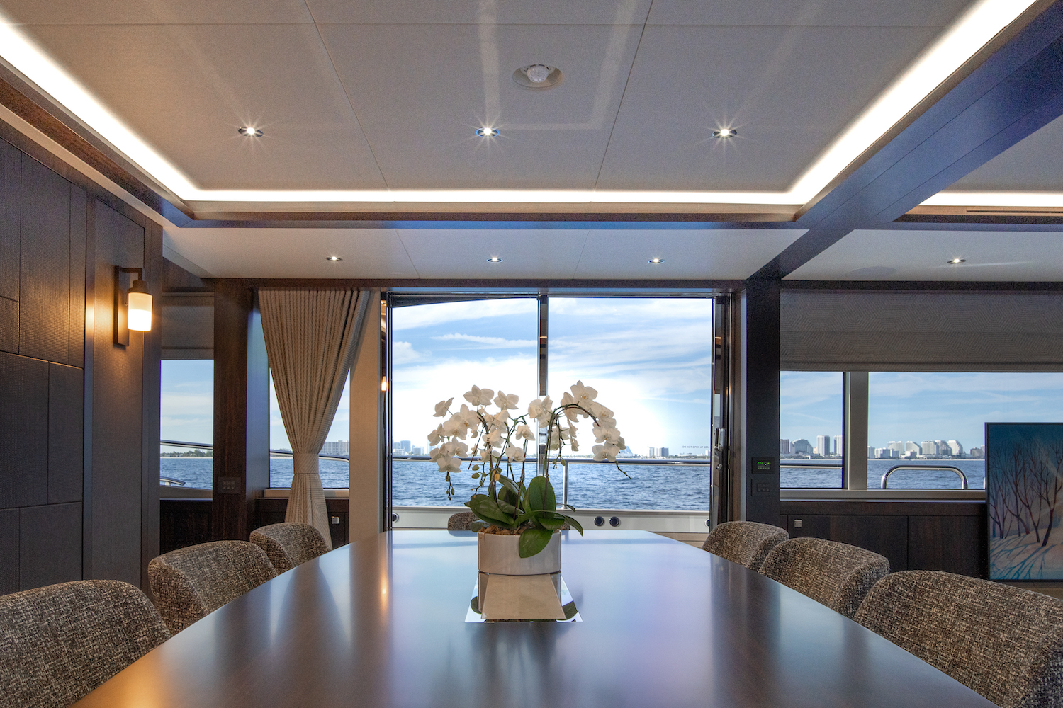 main saloon - dining table .jpg