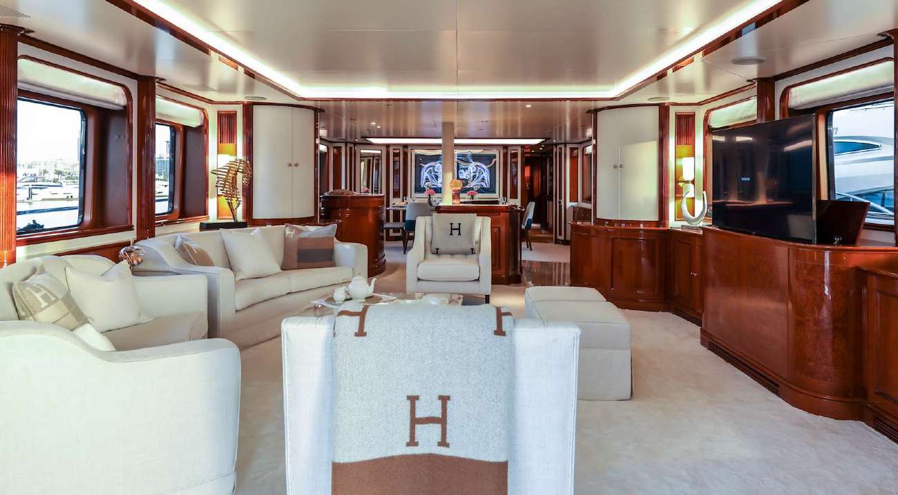 main saloon - seating  .jpg