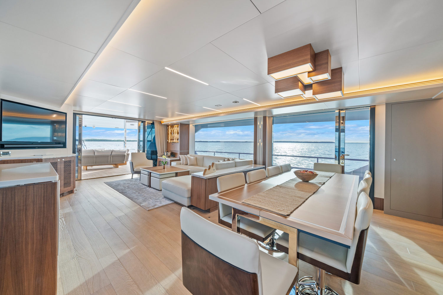 main saloon and dining for guests.jpg