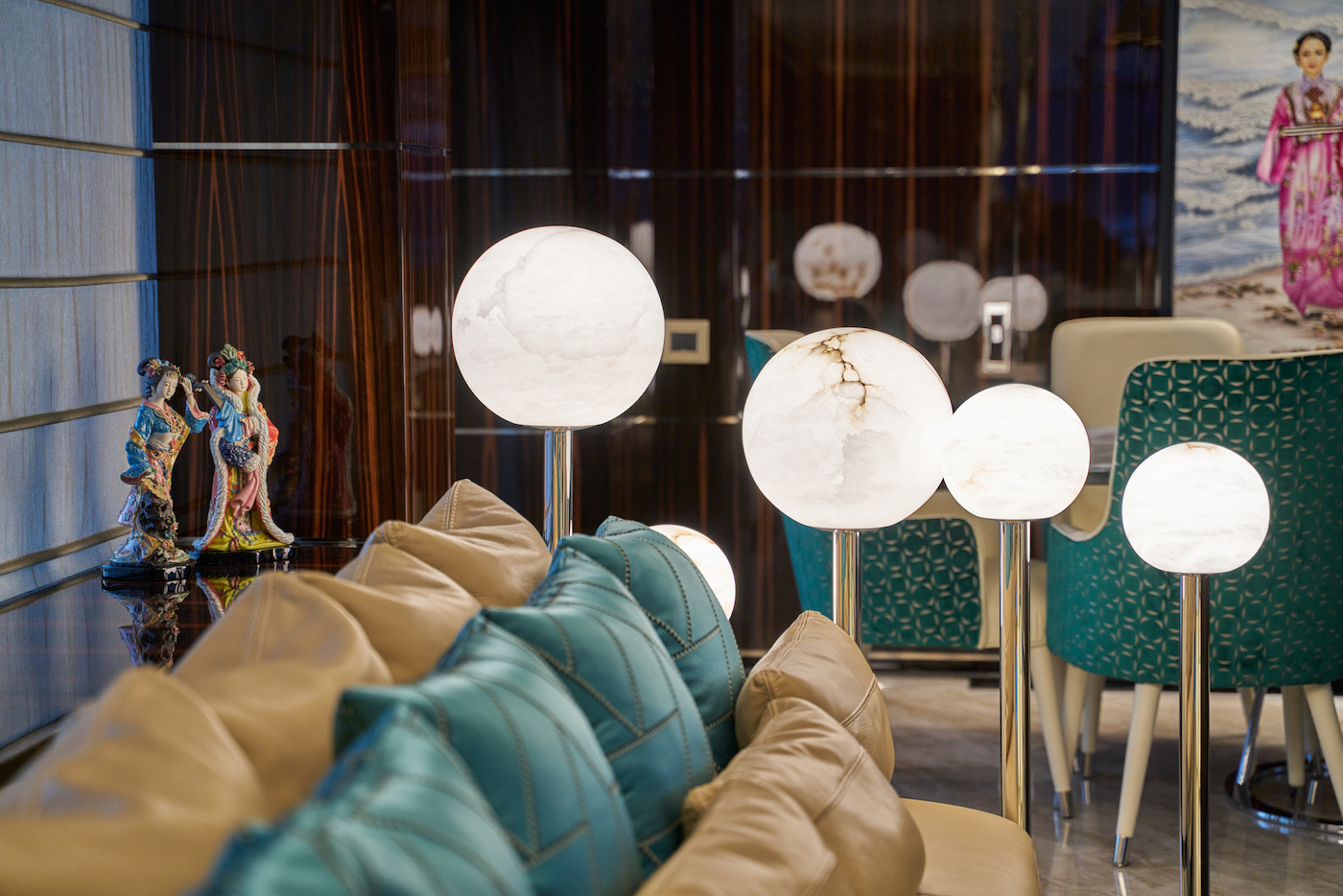 main saloon lighting.jpg