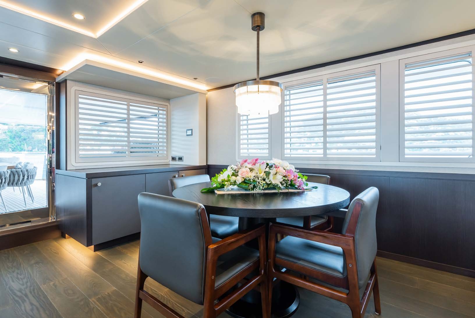 main saloon small table.jpg