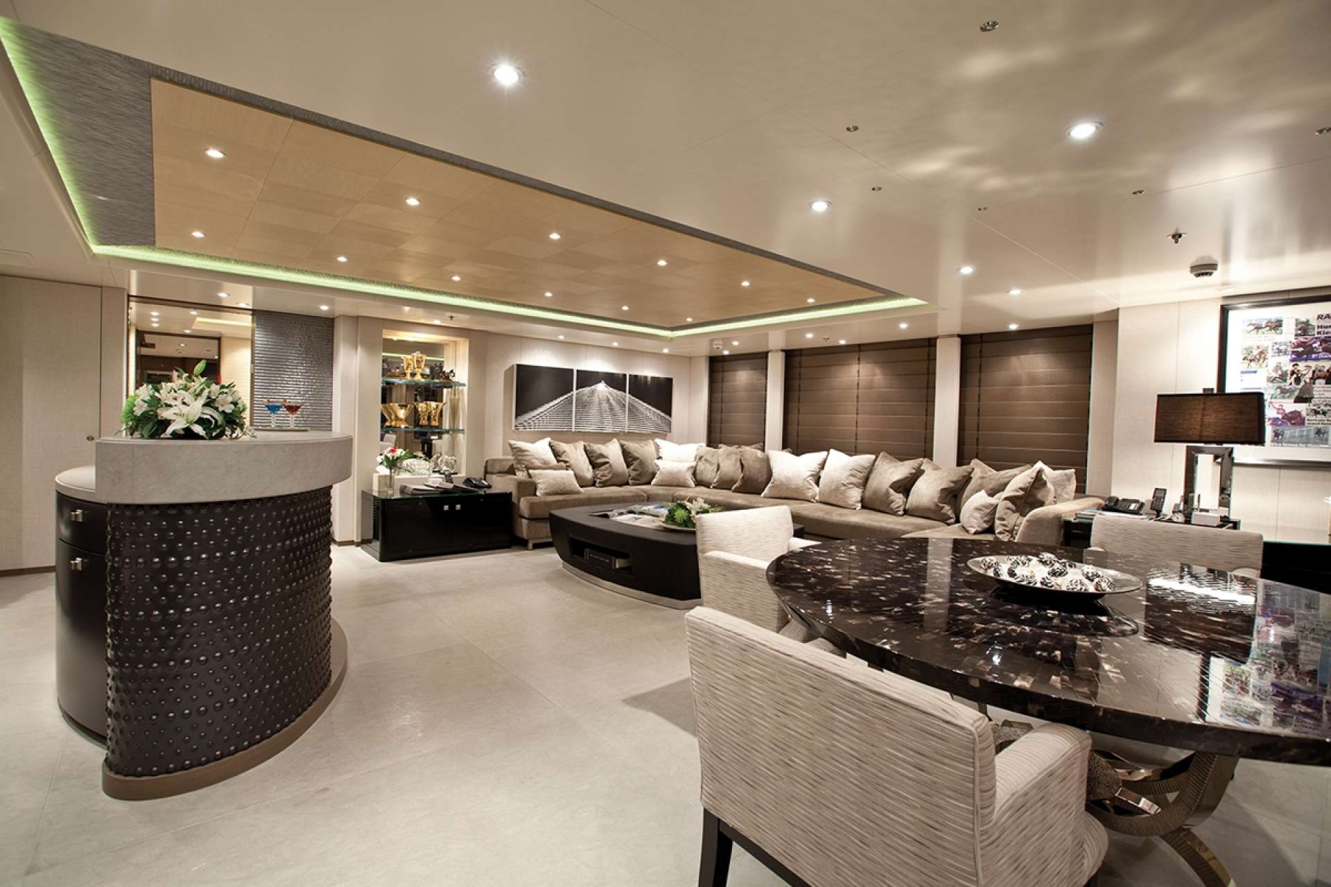 main saloon with bar area.jpg