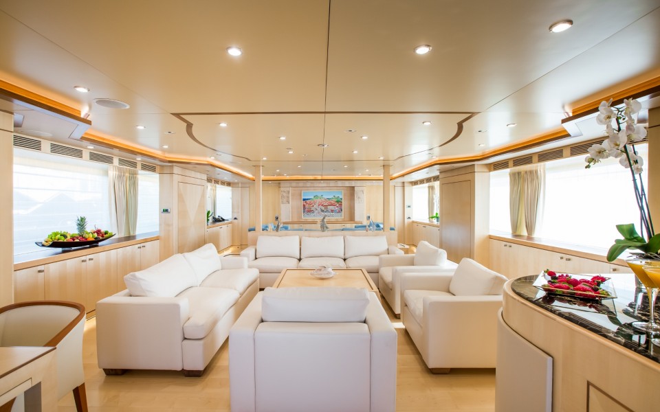 main saloon. .jpg