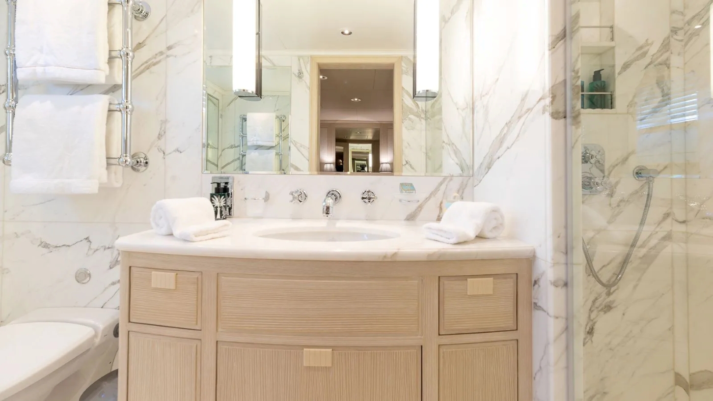 master bathroom 03.jpg