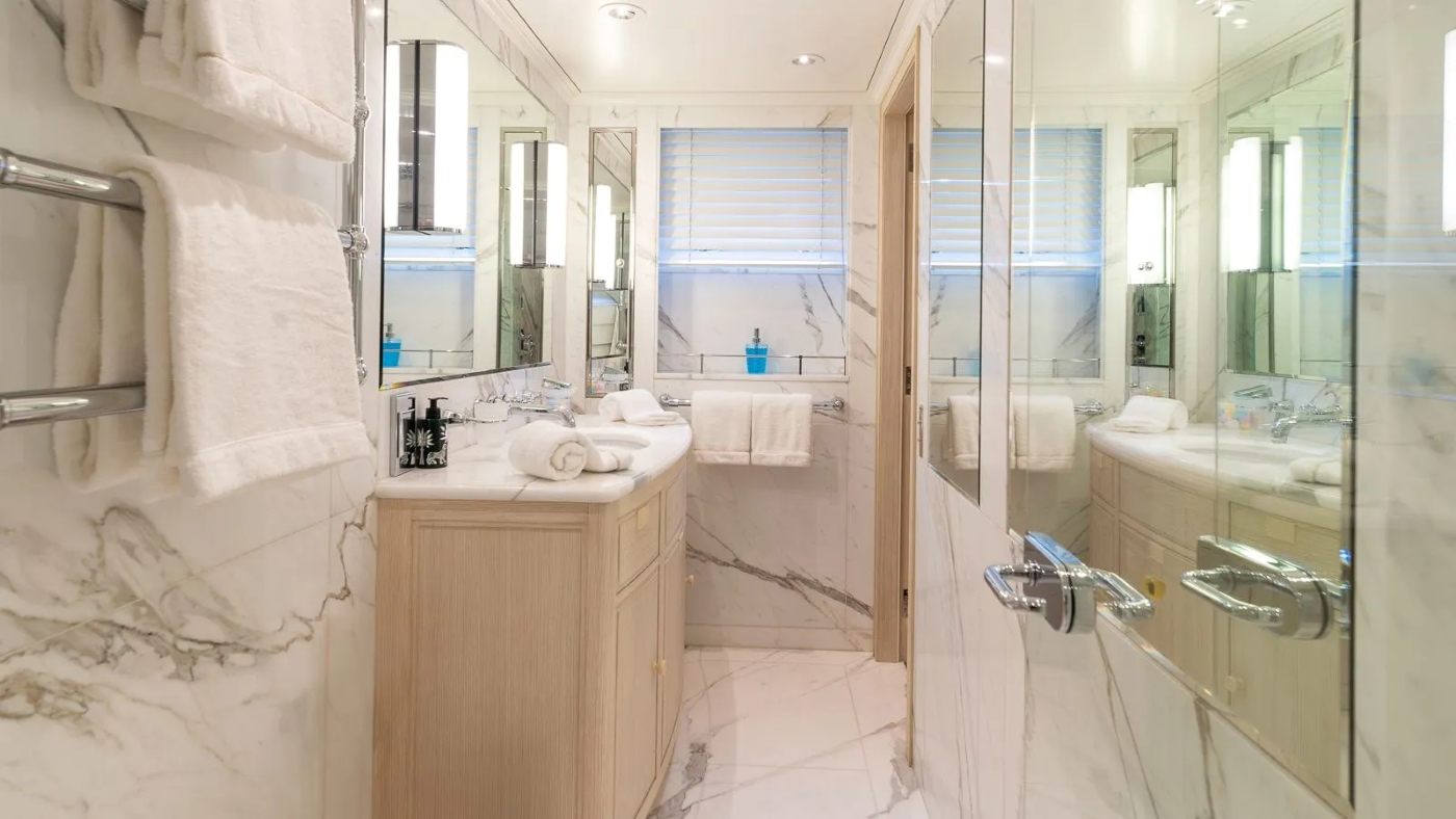 master bathroom 04.jpg