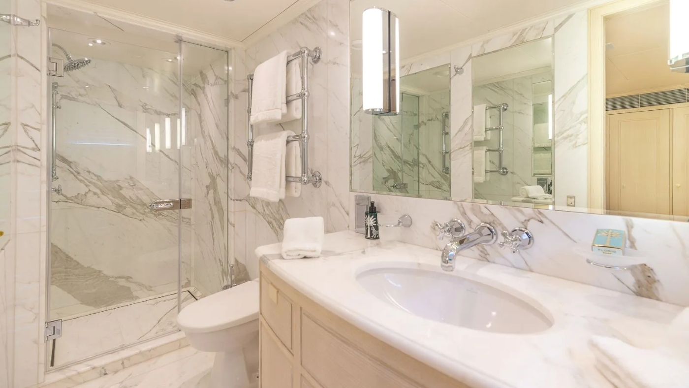 master bathroom 05.jpg