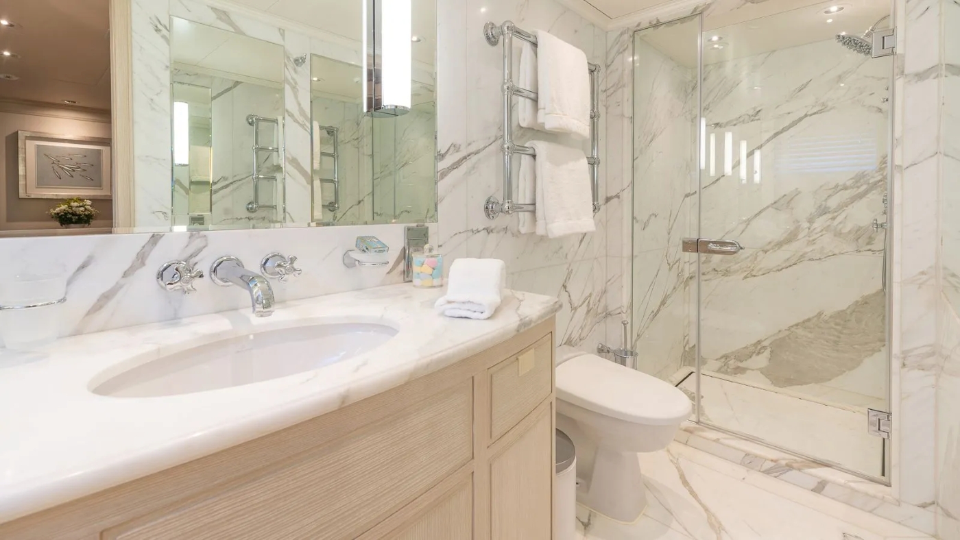master bathroom 06.jpg