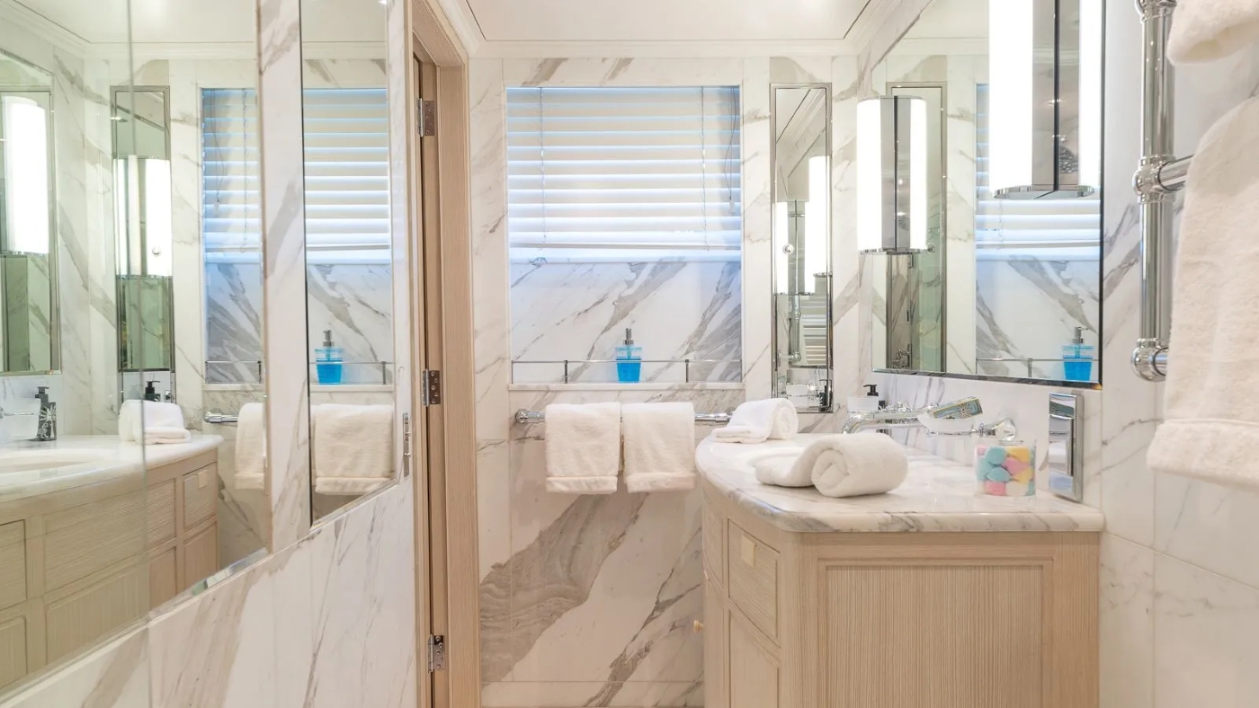 master bathroom 07.jpg