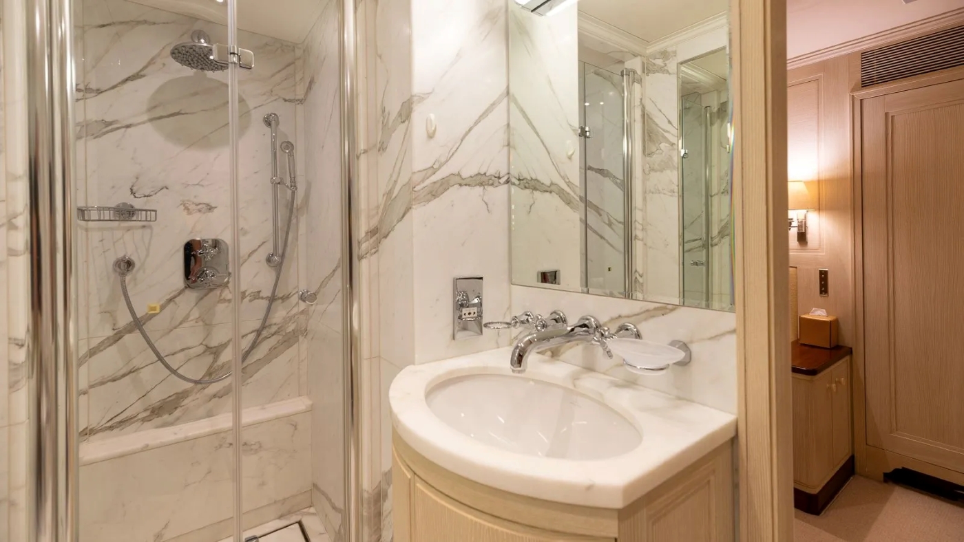 master bathroom 09.jpg