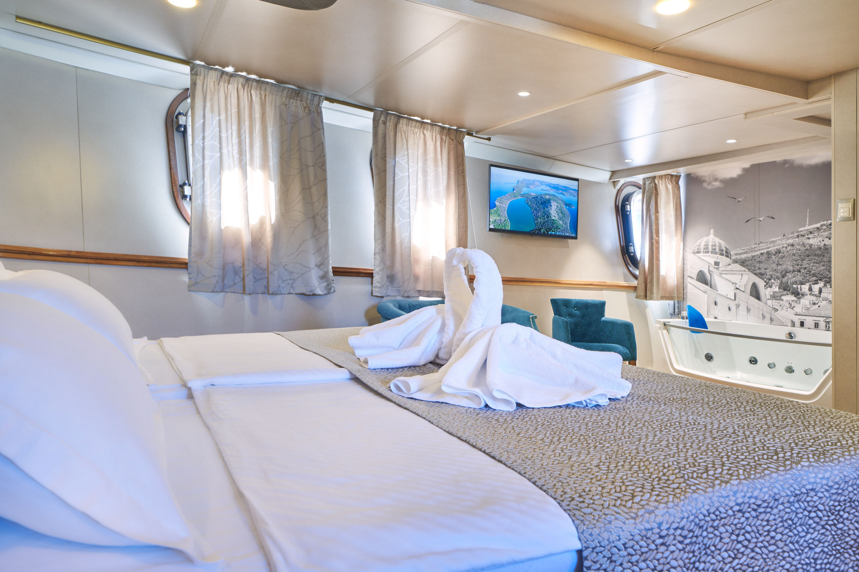 master cabin - detail.jpg
