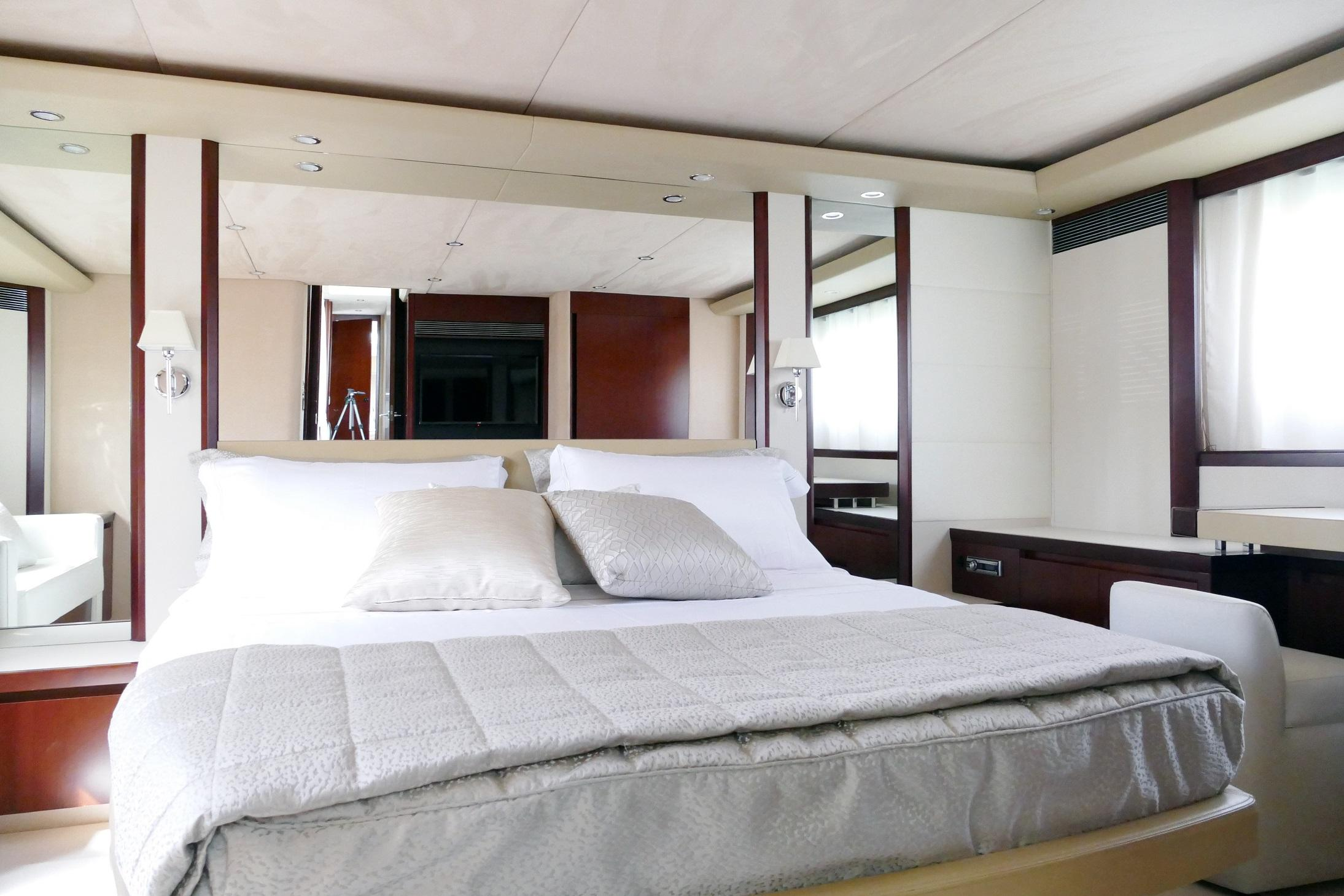 master cabin .png
