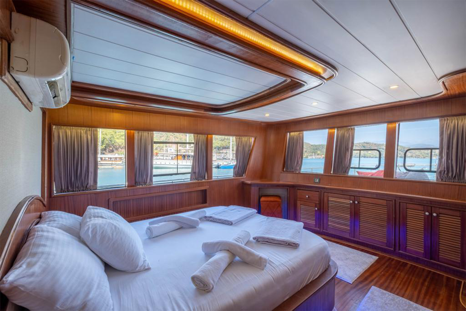 master cabin on deck. .jpg