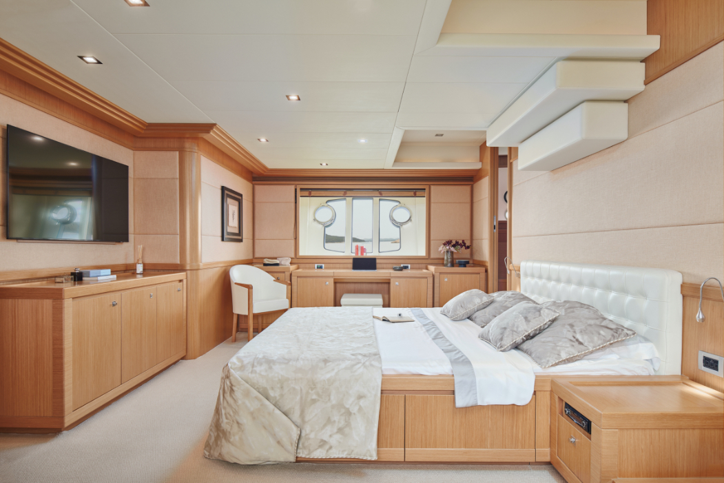 master cabin on lower deck.jpg