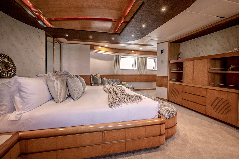 master cabin3 island heiress.jpg