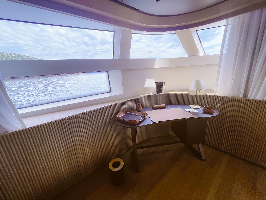 master desk © LOIC B. PHOTOGRAPHE.jpg