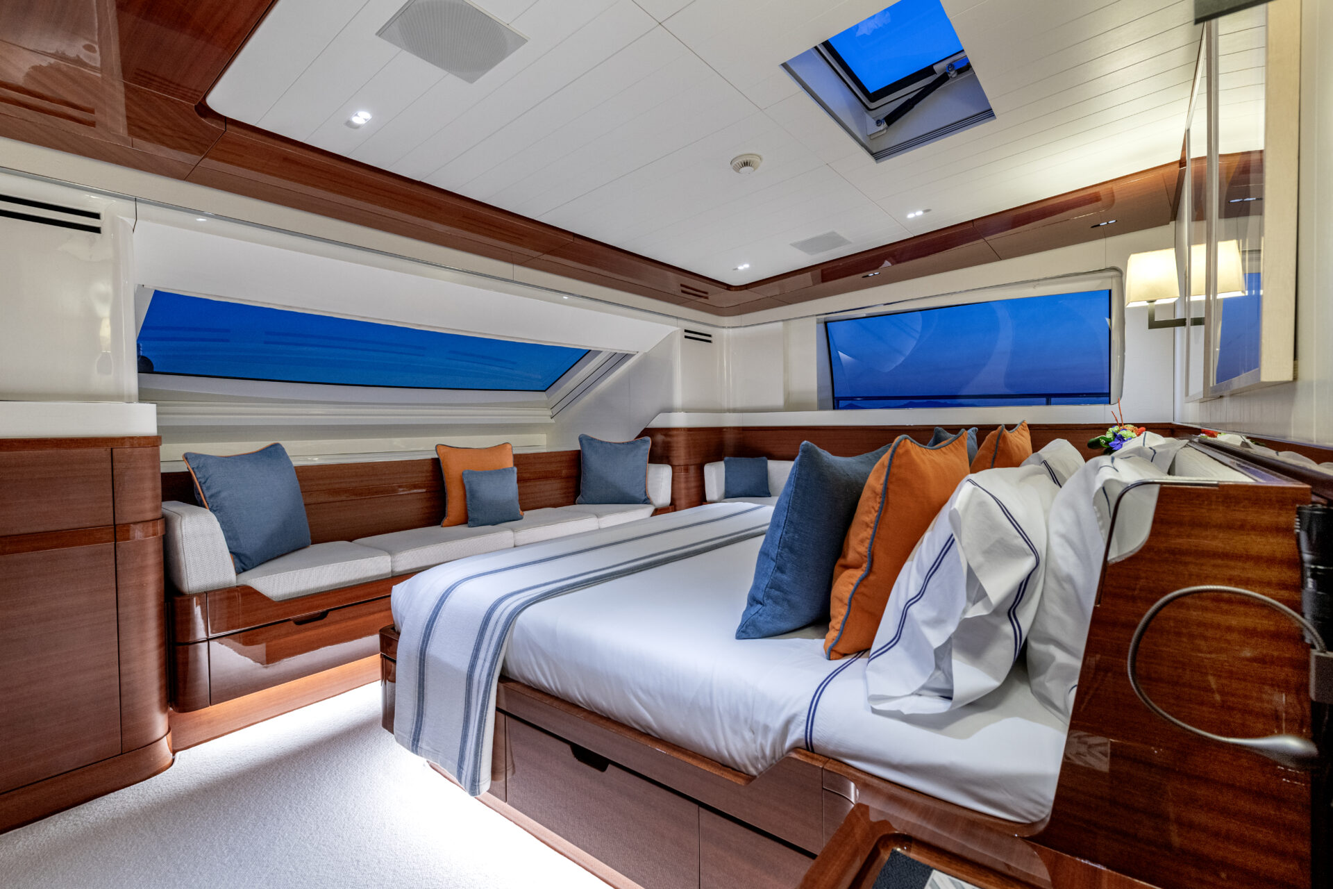 master luxury cabin .jpg