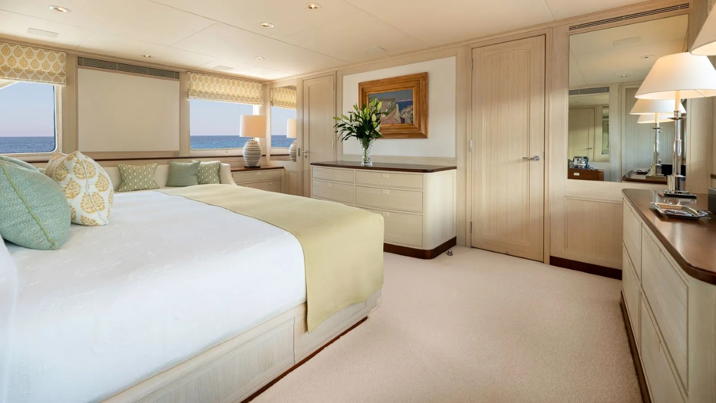 master stateroom 05.jpg