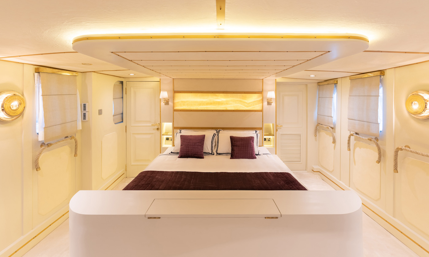 master suite - bed.jpg