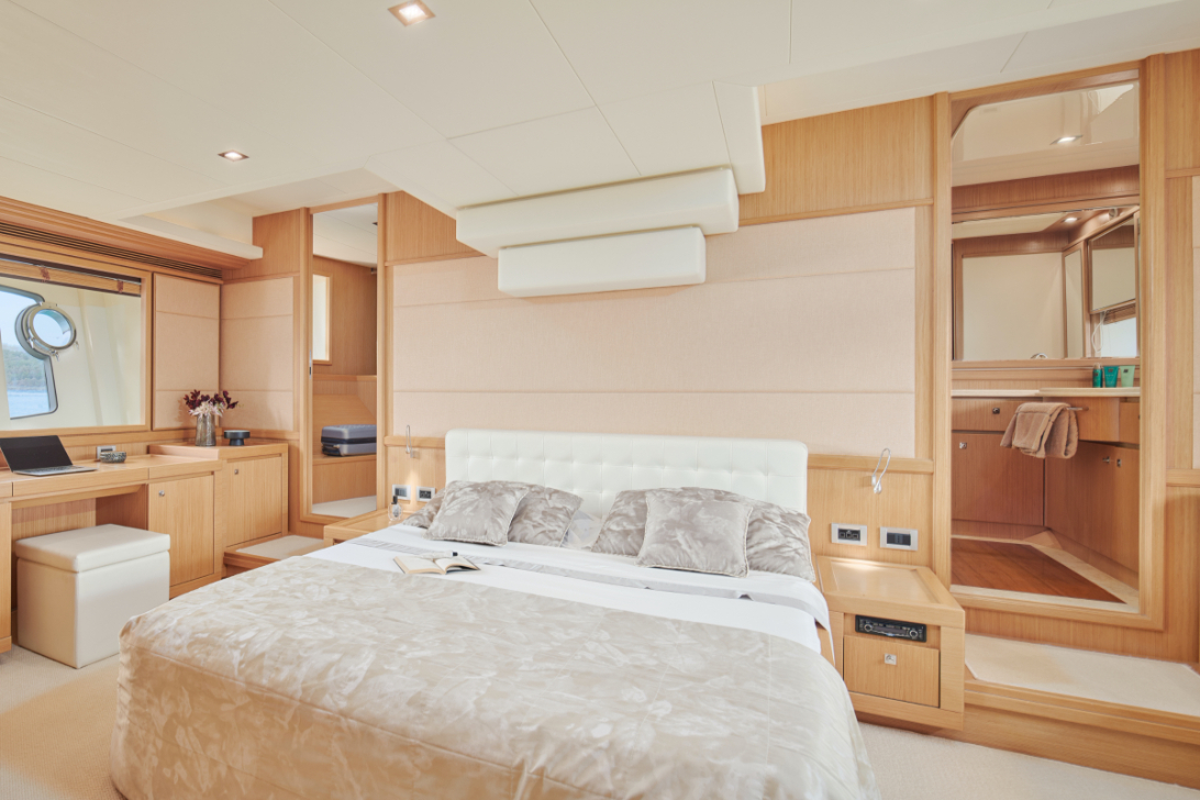 master suite - lower deck .jpg