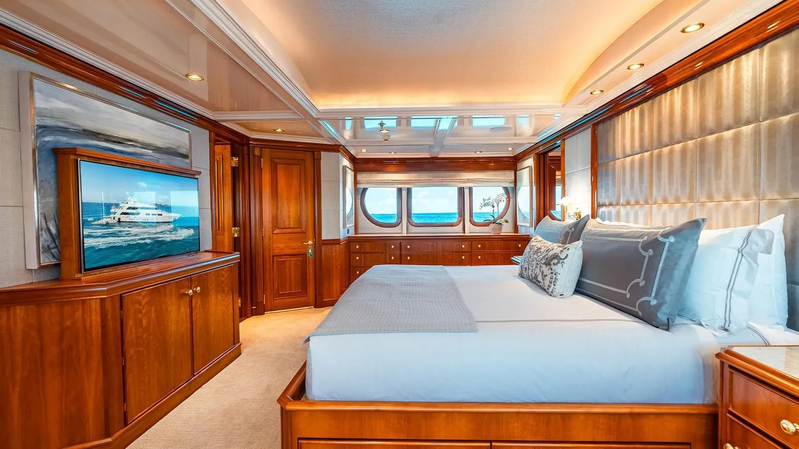 master suite on the main deck .jpg