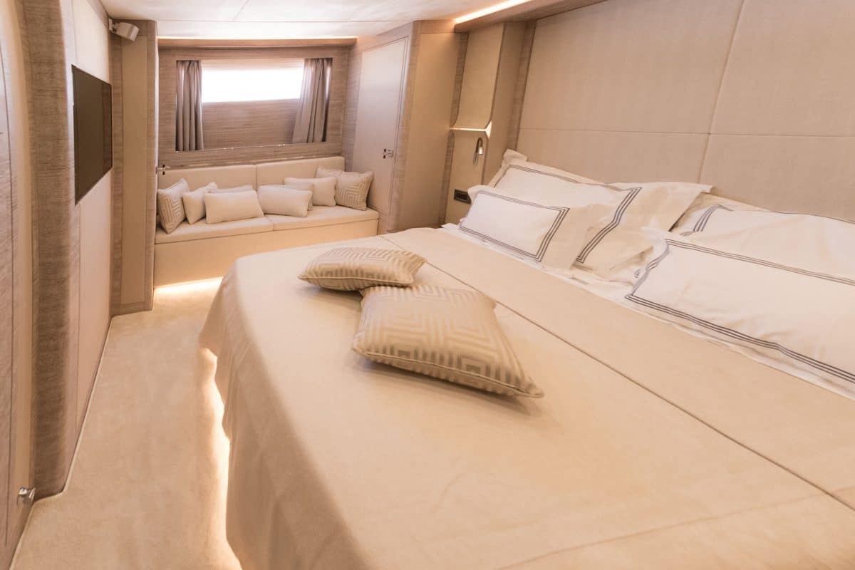 master with seating area.jpg
