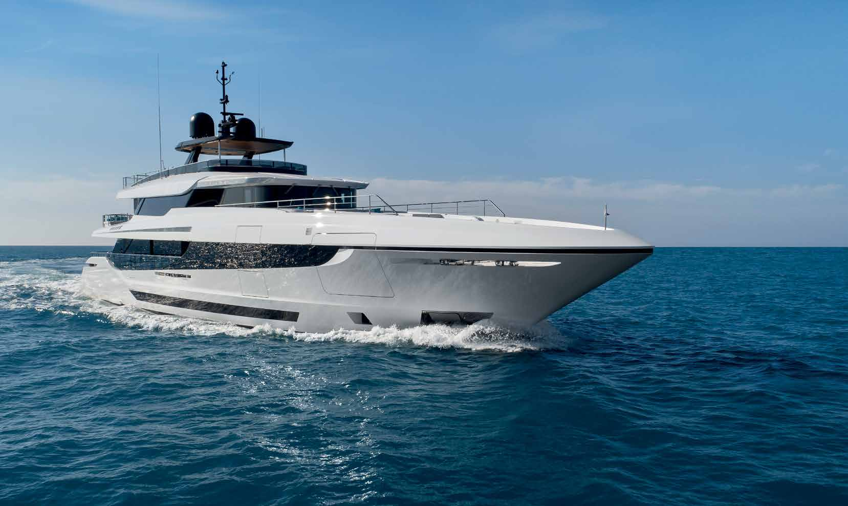 modern yacht Benetti Vision 43m.png