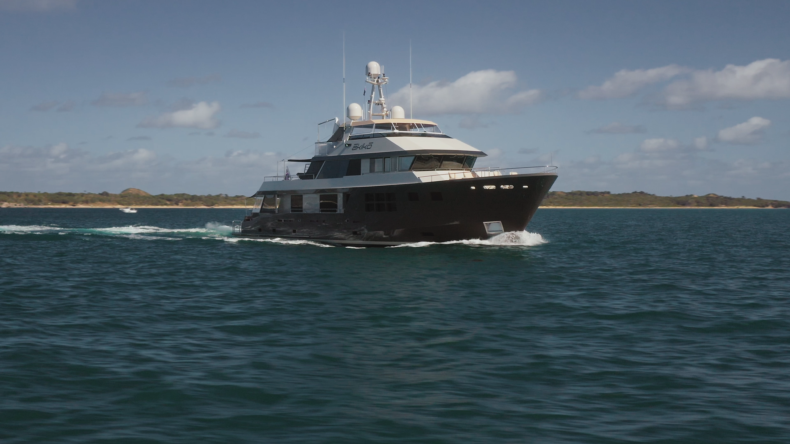 motor yacht AKIKO.png