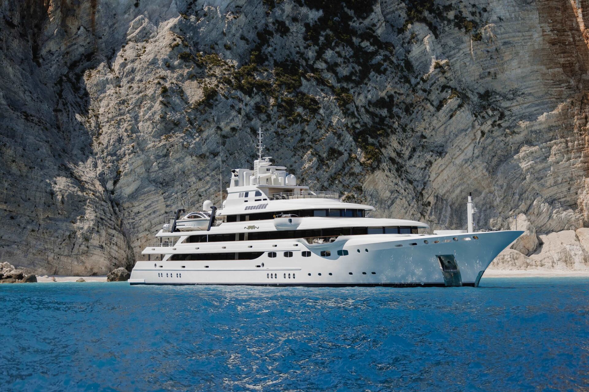 motor yacht EMIR.jpg