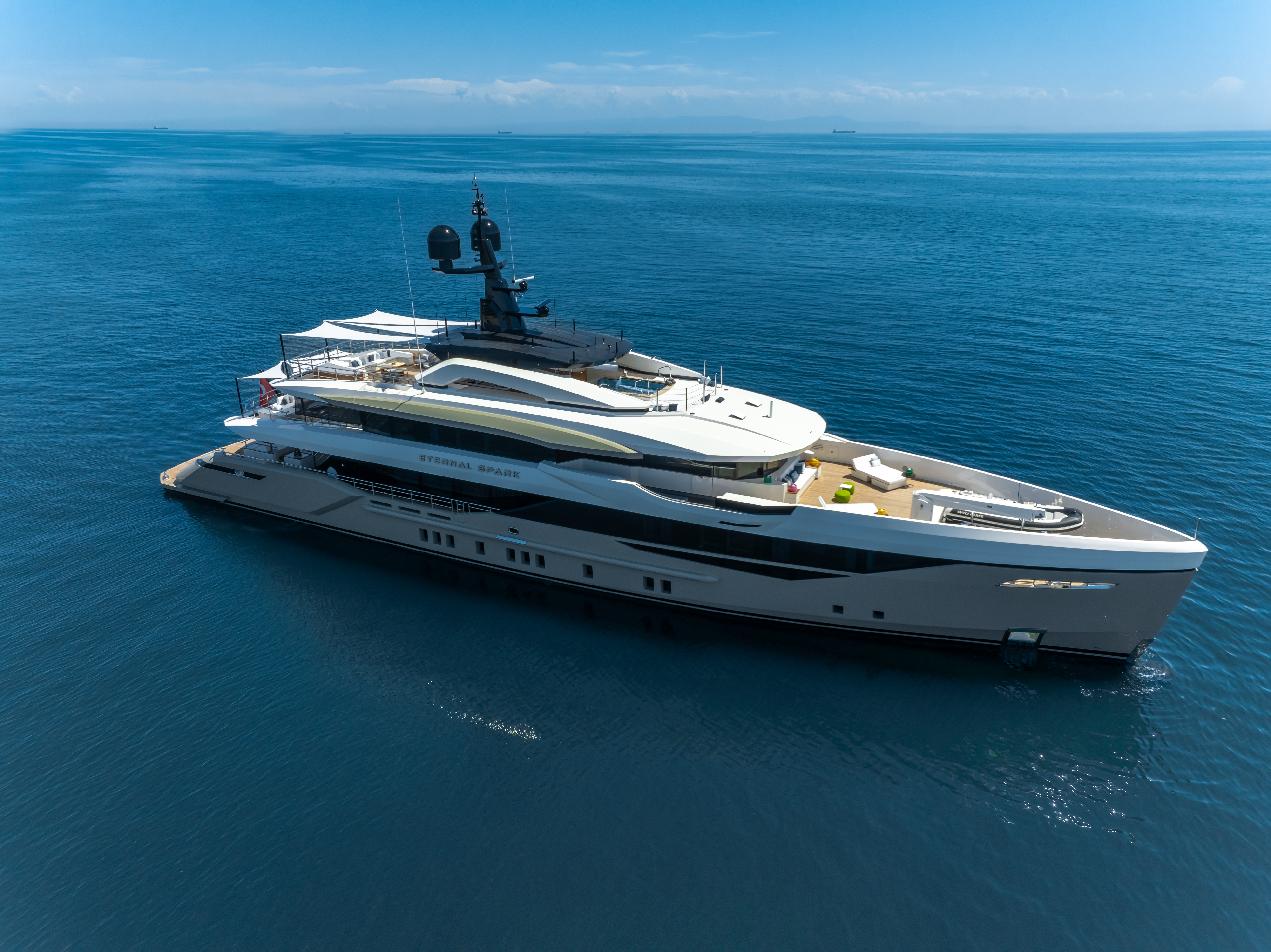 motor yacht ETERNAL SPARK  .jpg