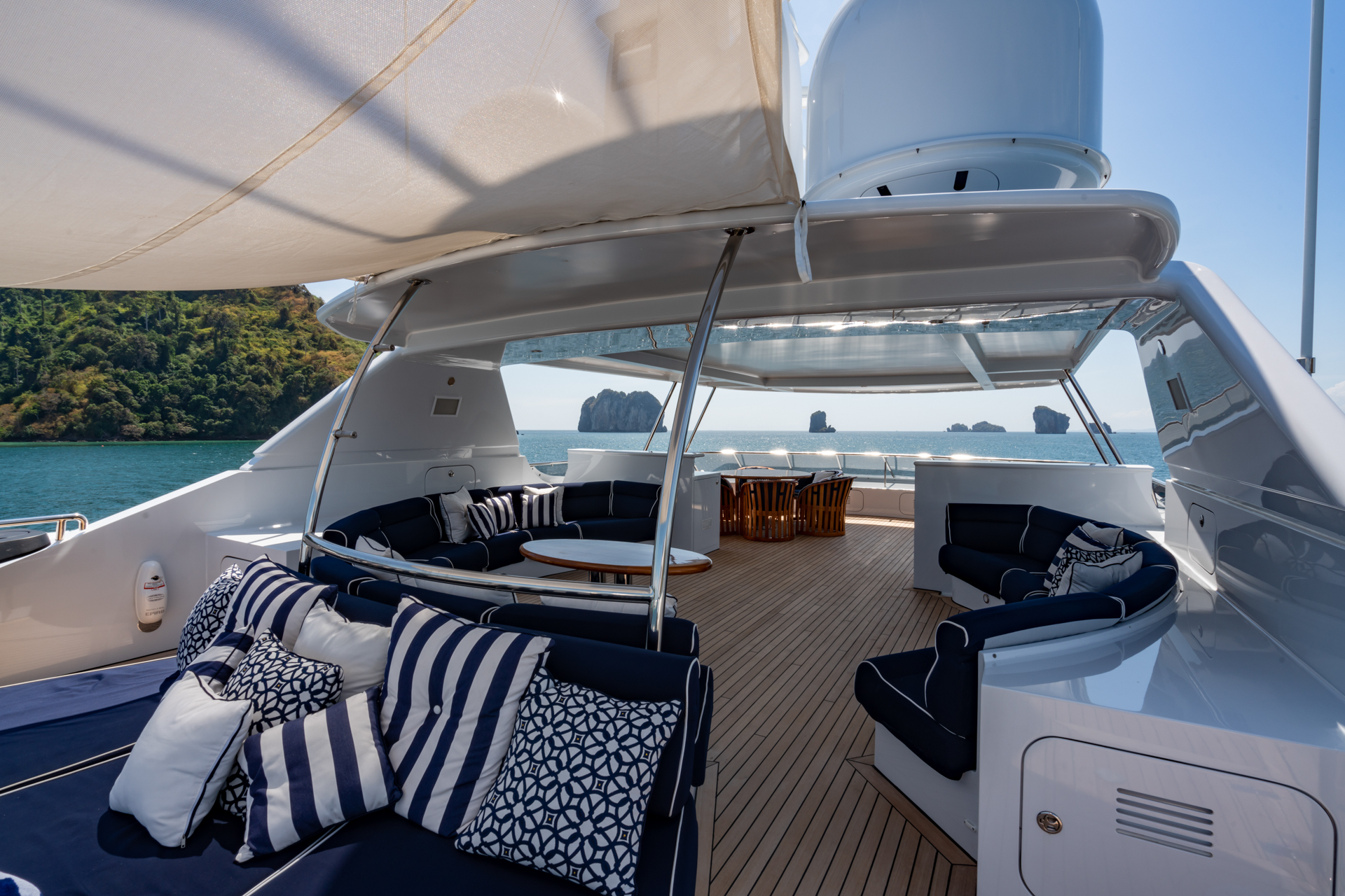 motor yacht LADY AZUL16.jpg