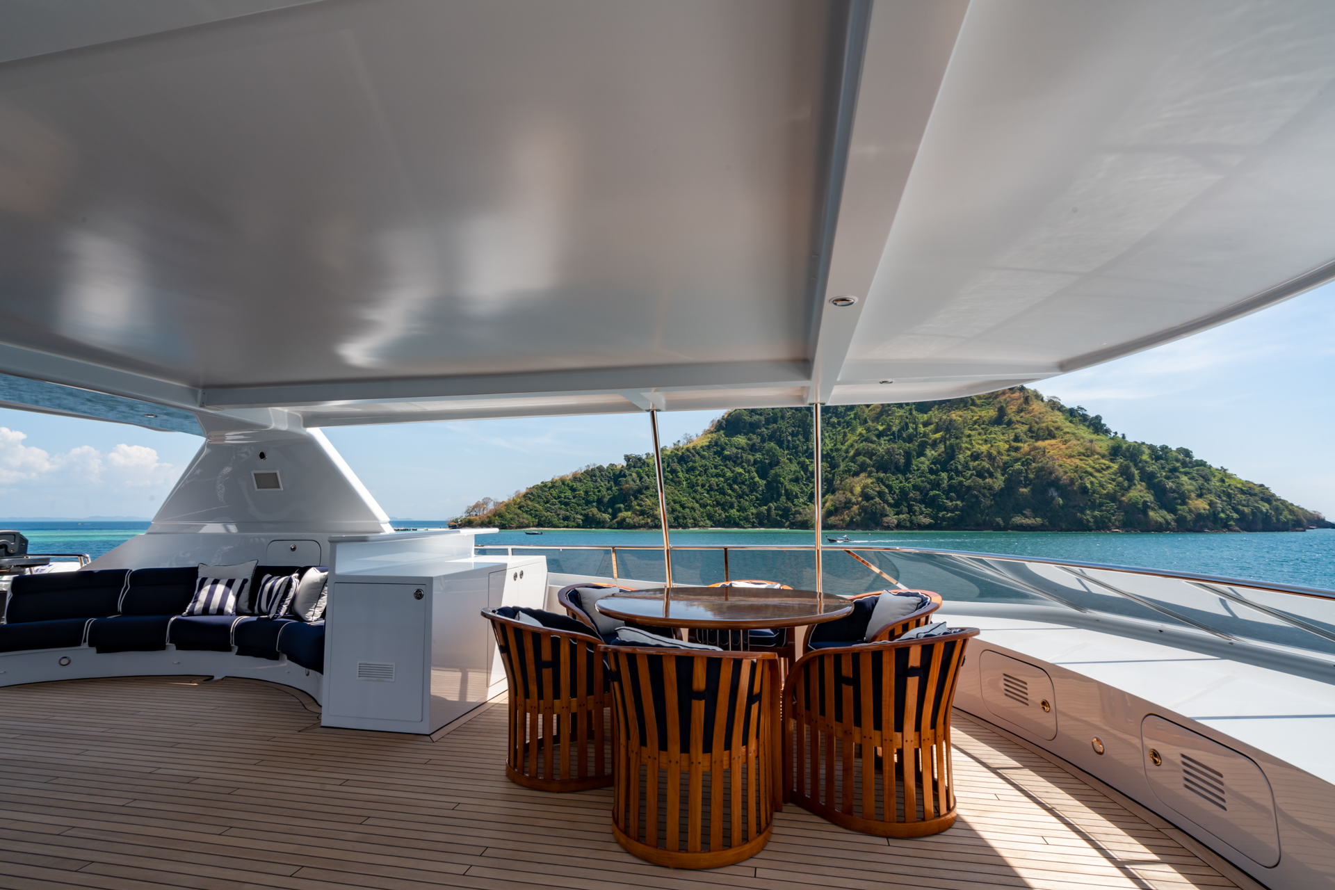 motor yacht LADY AZUL18.jpg