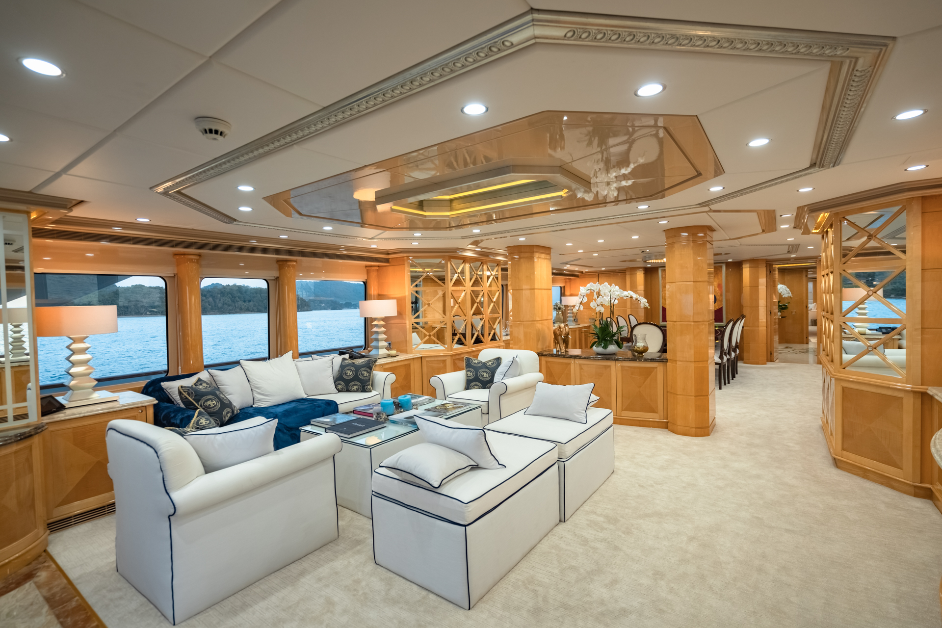 motor yacht LADY AZUL20.jpg