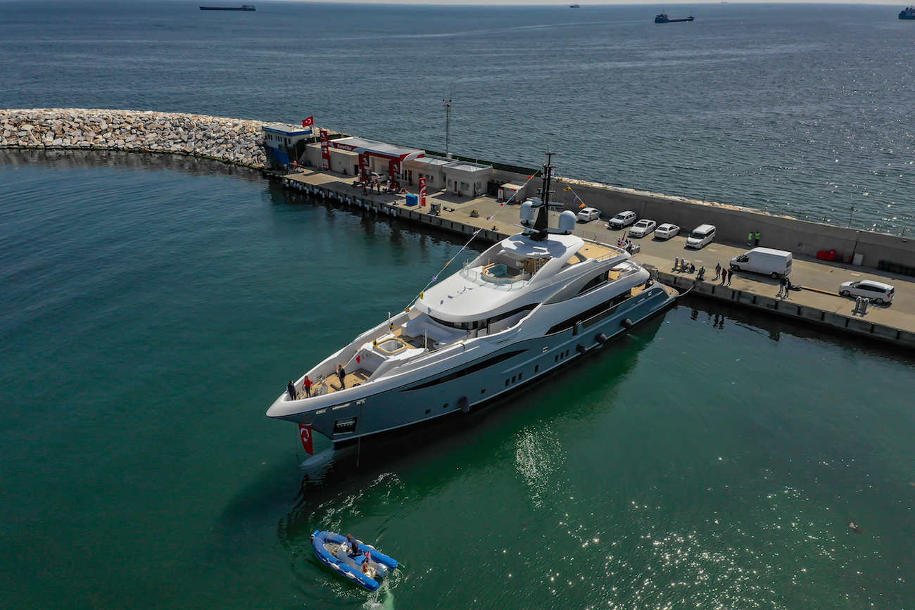 motor yacht LILIUM aerial.jpg
