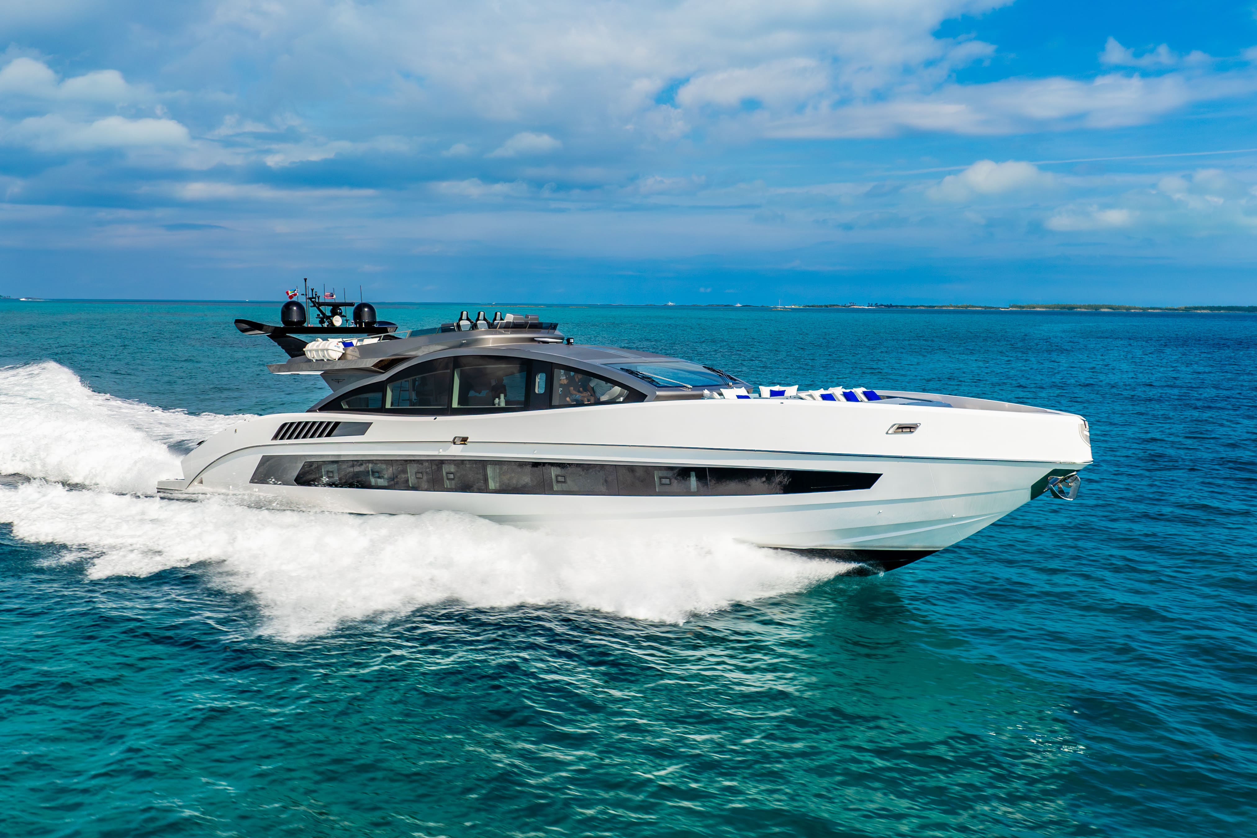 motor yacht M7.jpg