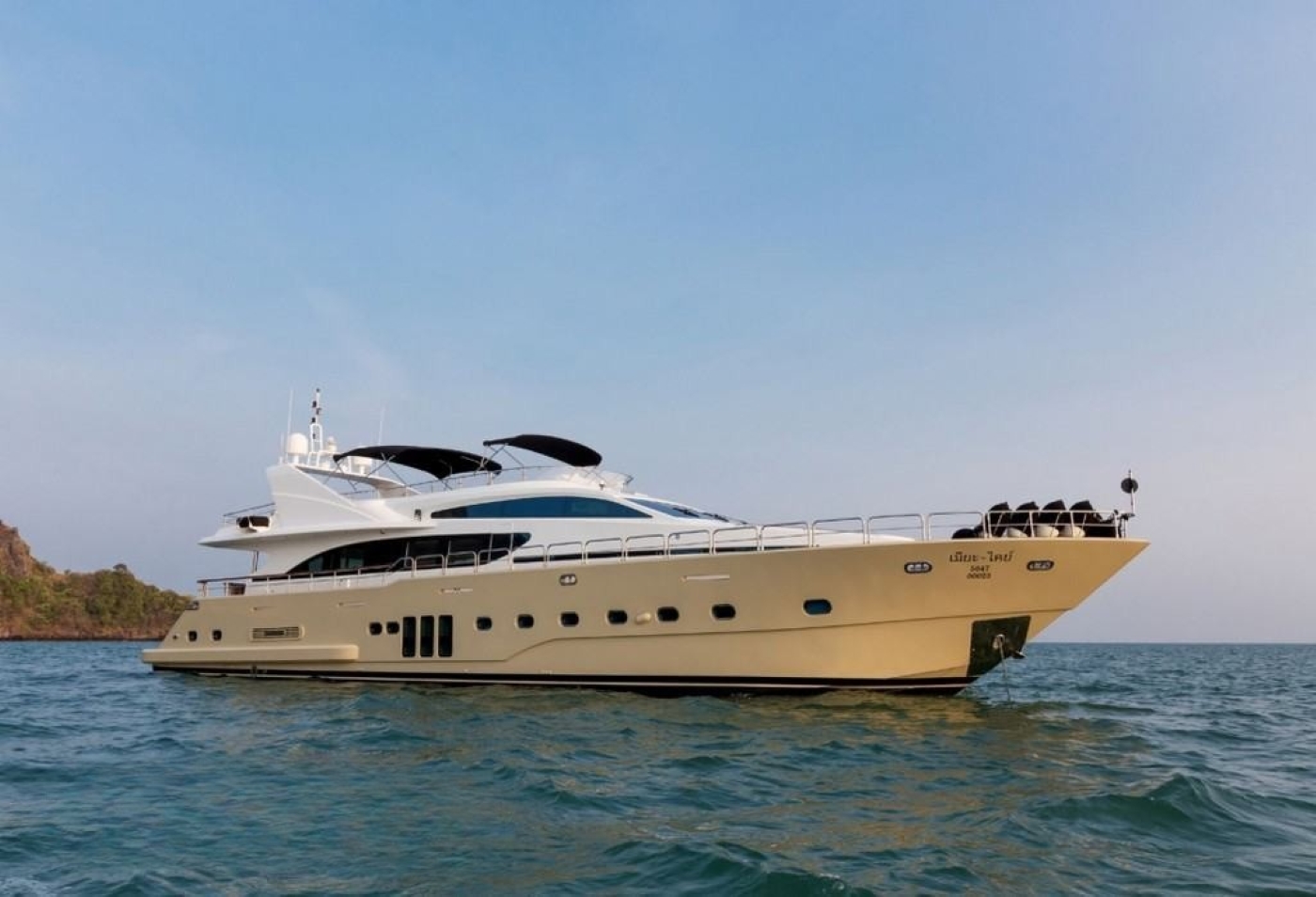 motor yacht MIA KAI.jpg