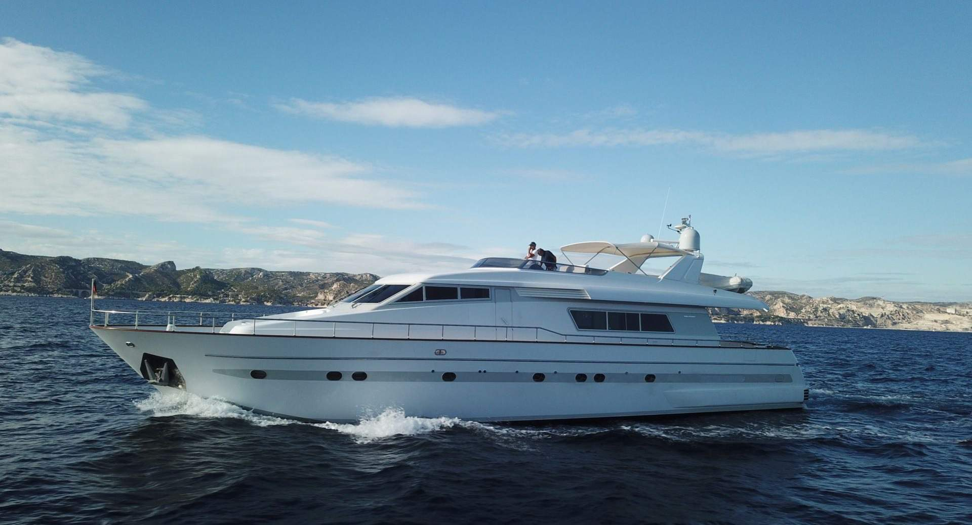 motor yacht OLA.png