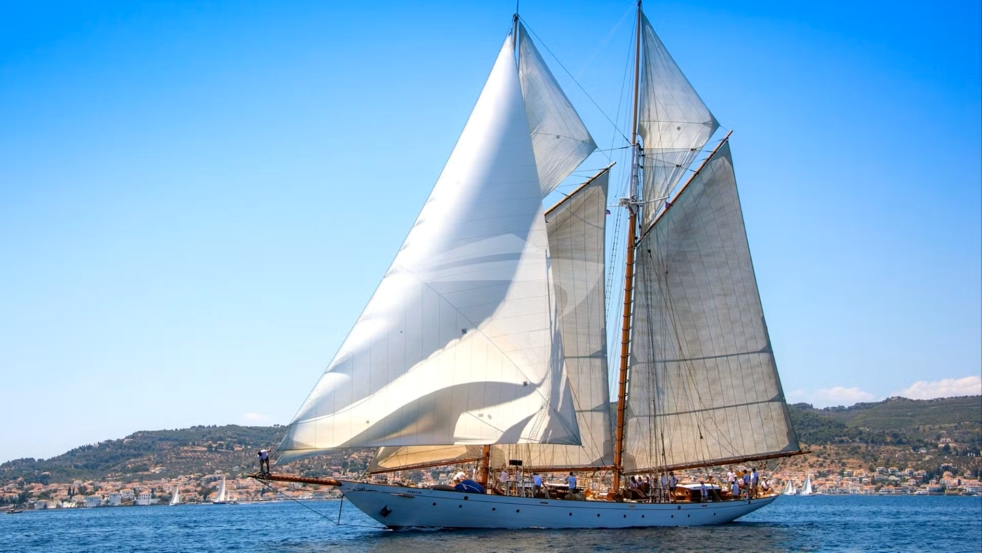 motor yacht PURITAN.jpg