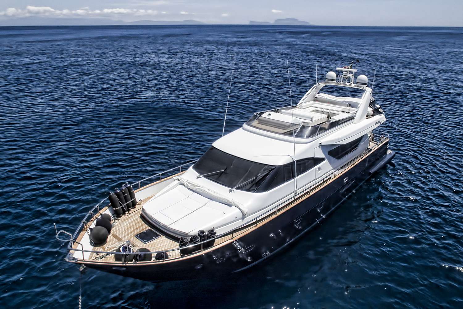 motor yacht RESILIENCE.jpg