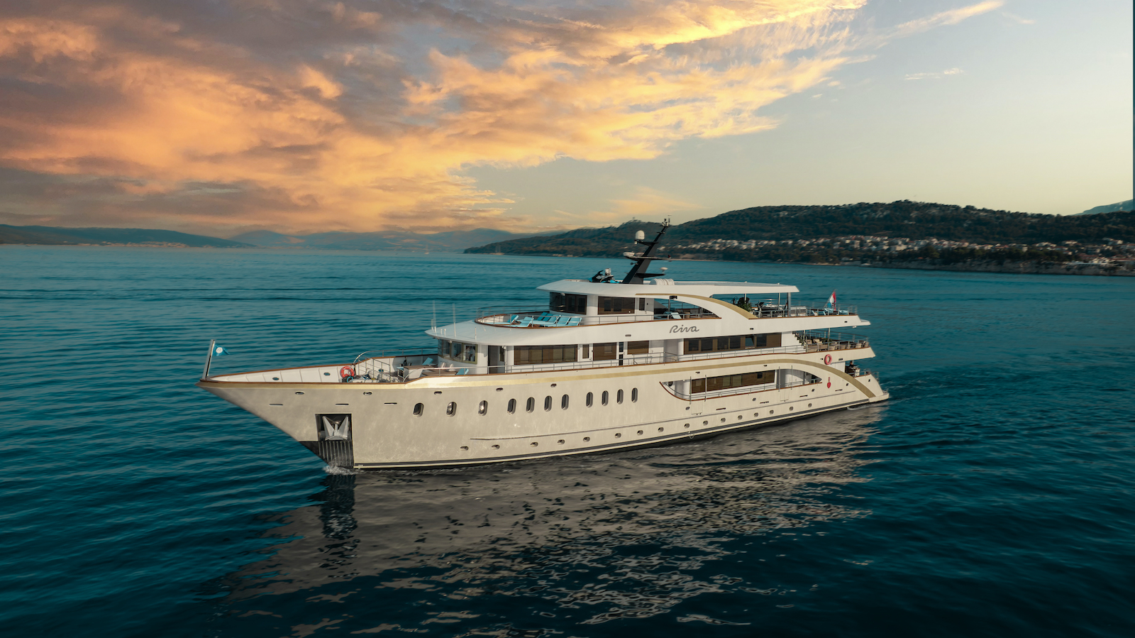 motor yacht RIVA.jpg