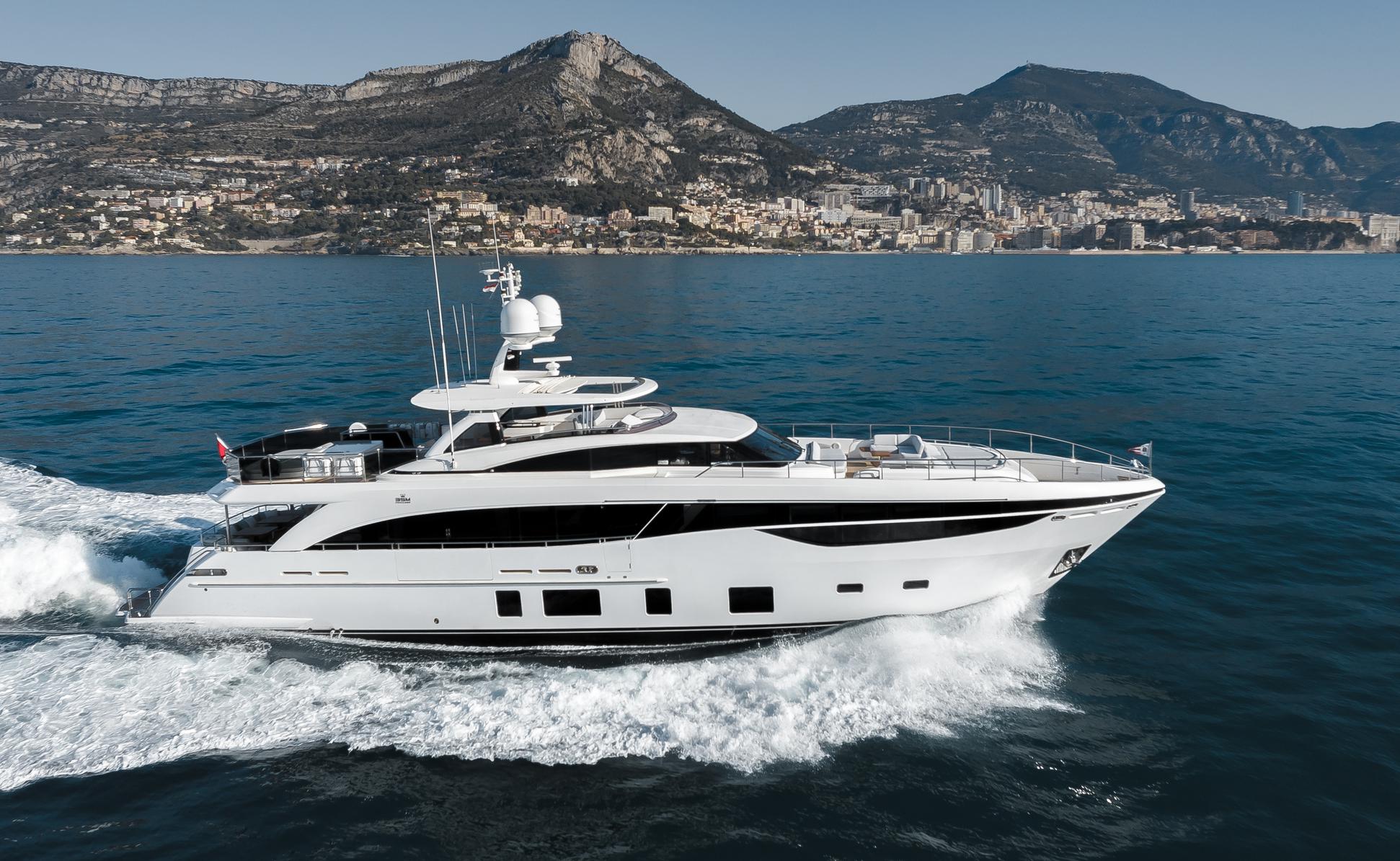 motor yacht RIVIERA LIVING.jpg