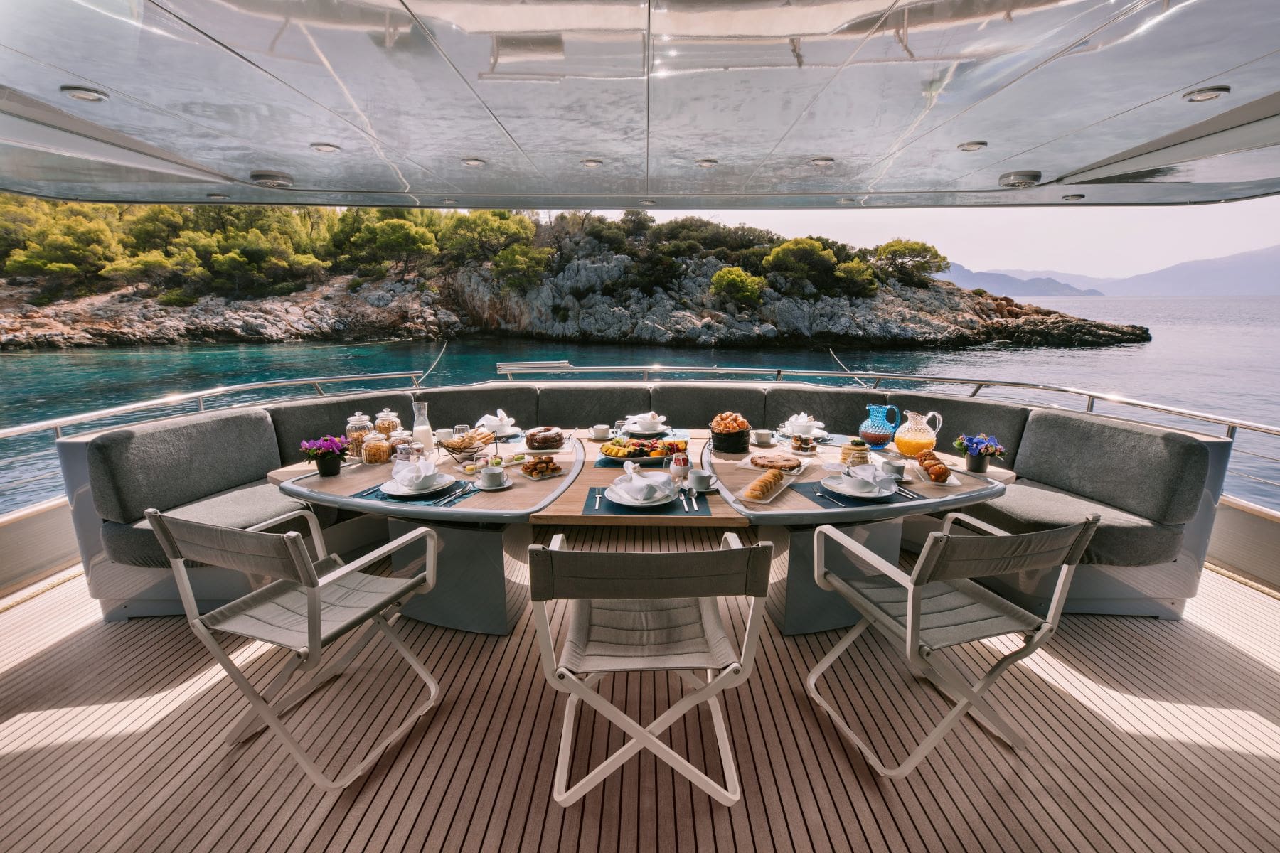 motor yacht SATORI aft dining.jpg