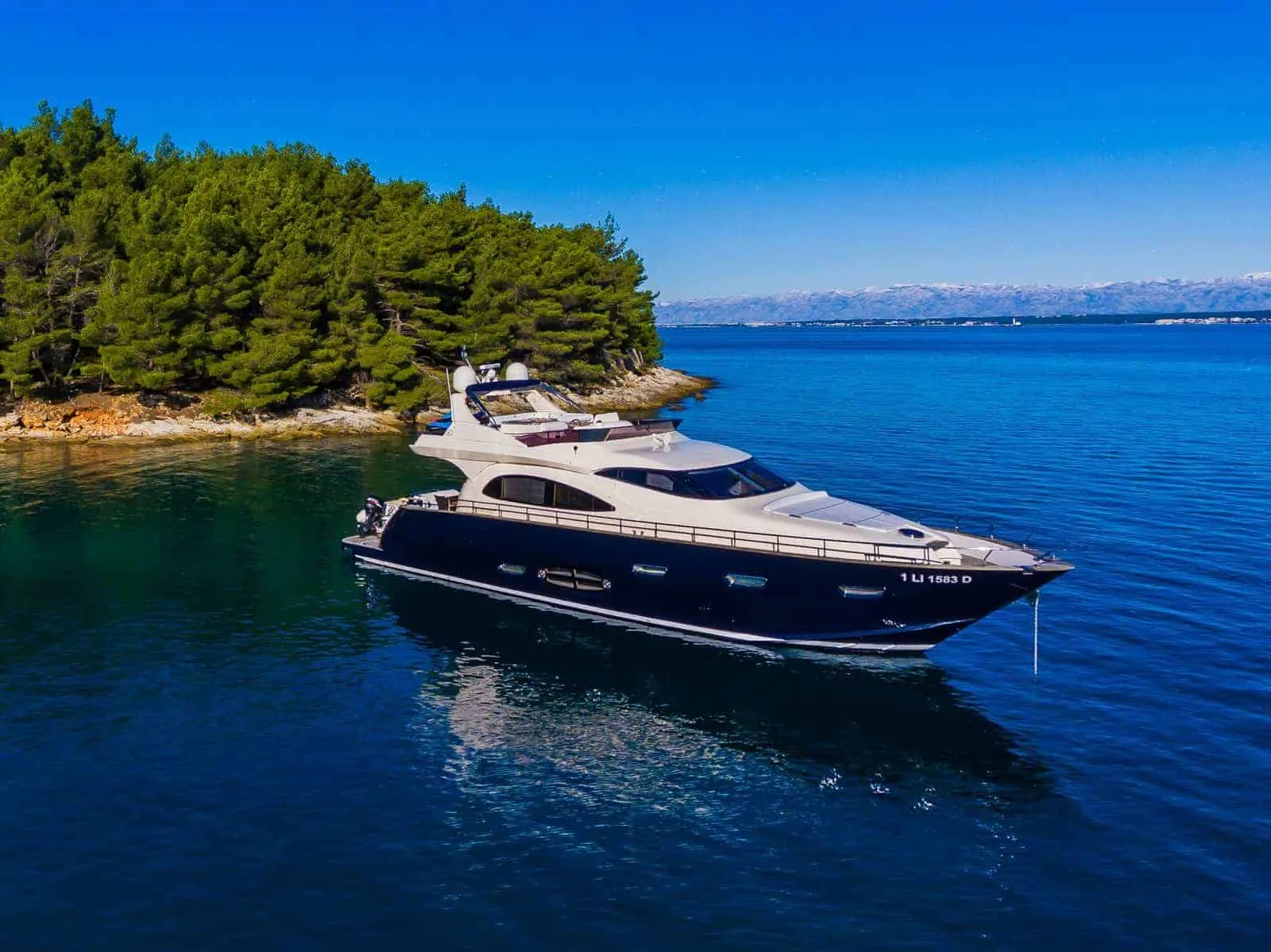 motor yacht SECRET LIFE.jpg