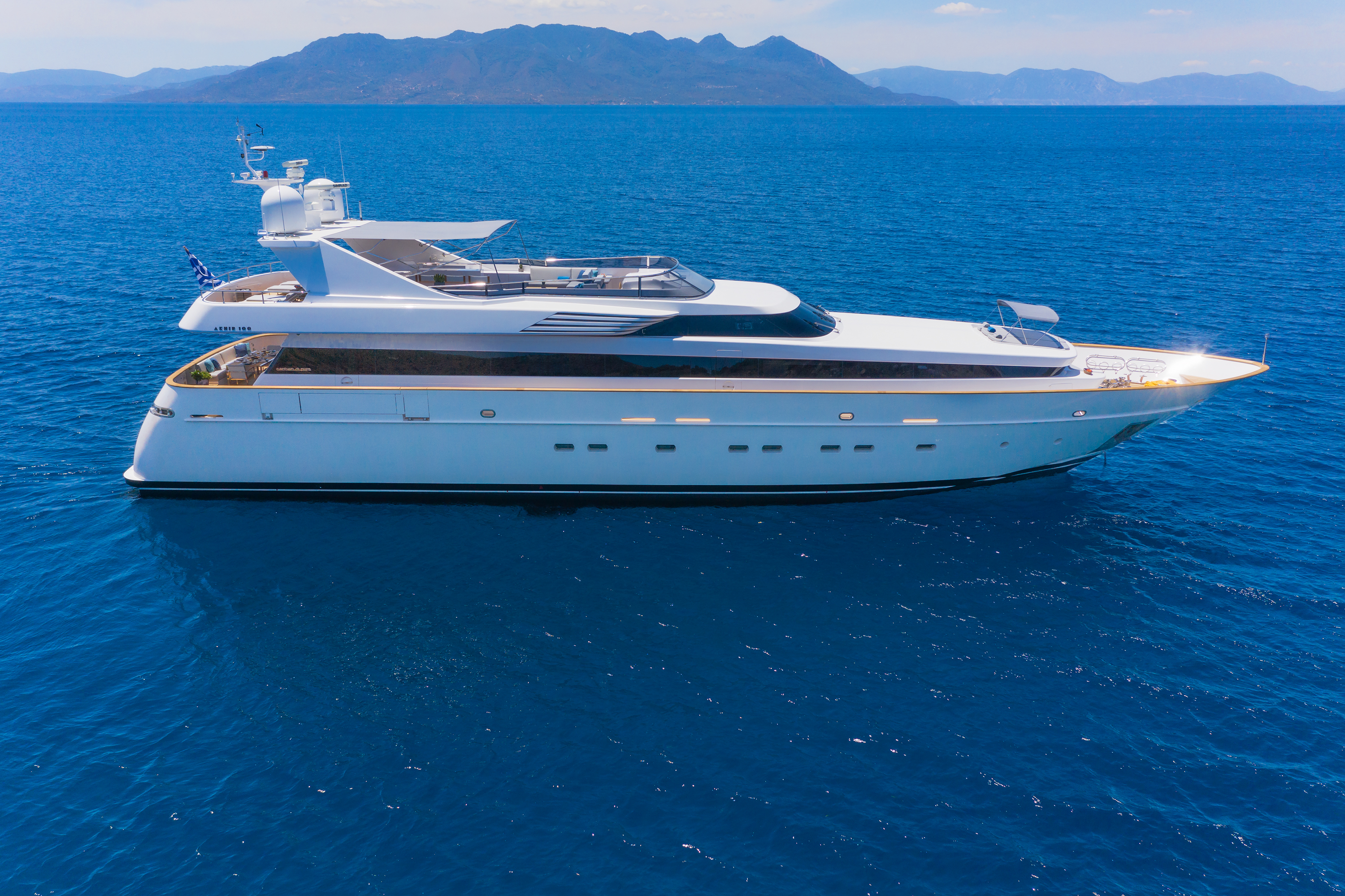 motor yacht SHOOTING STAR profile.jpg