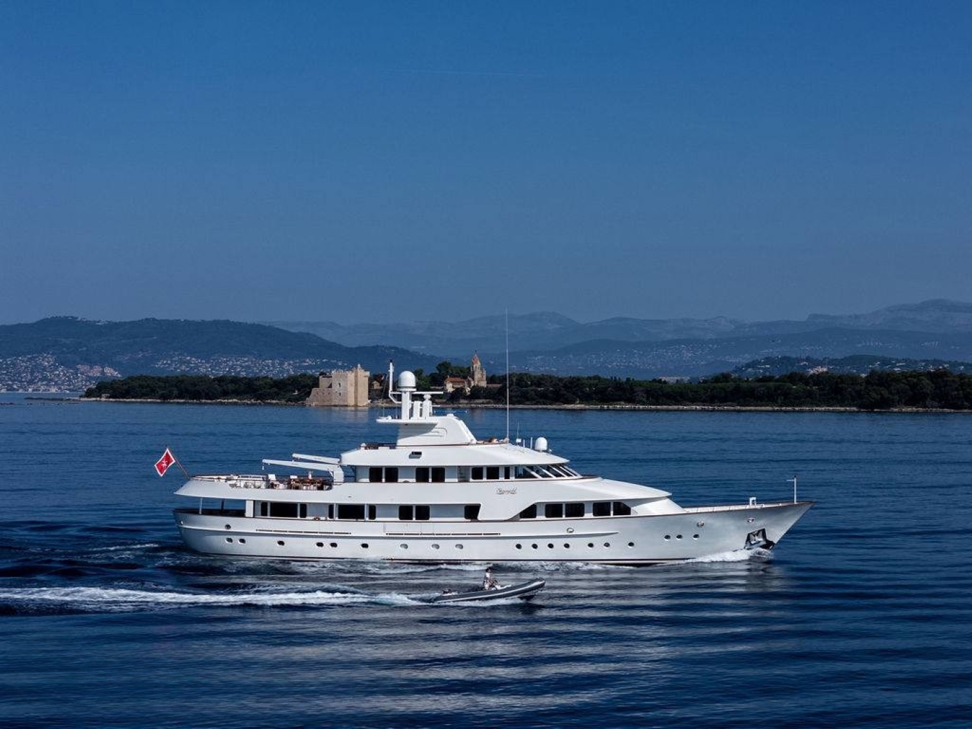 motor yacht Sheergold.jpg