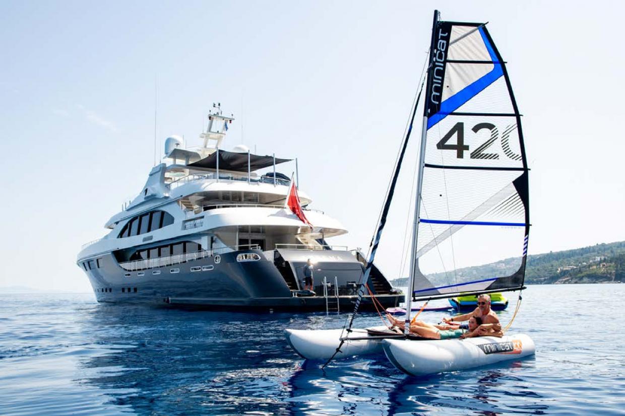 motor yacht ZIA .jpg