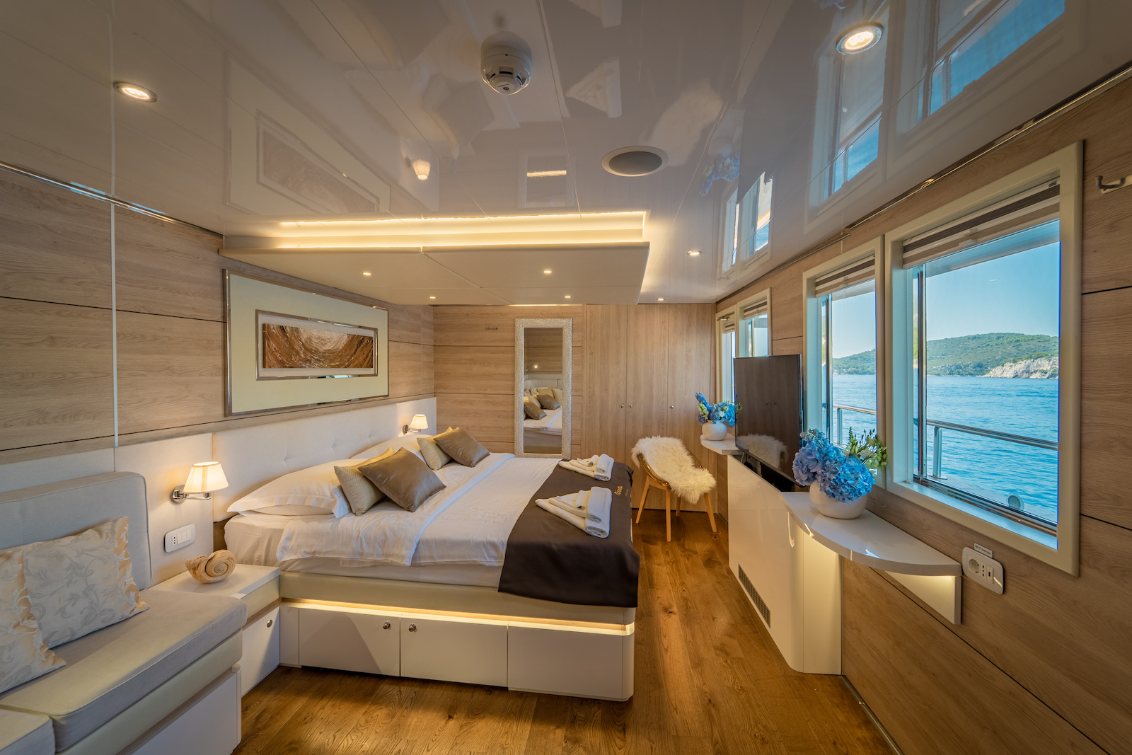 on deck cabin.jpg