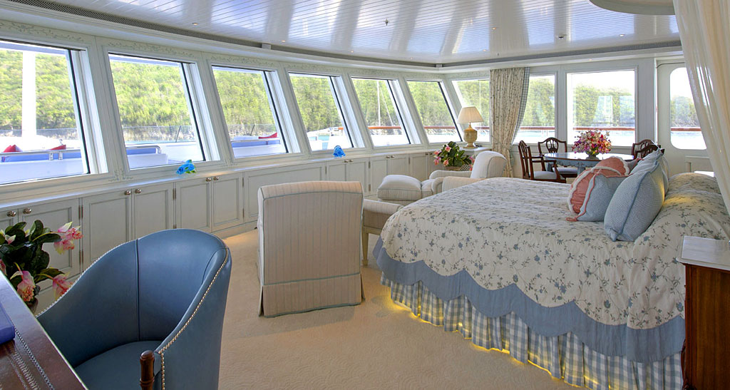 owner suite with panoramic views.jpg