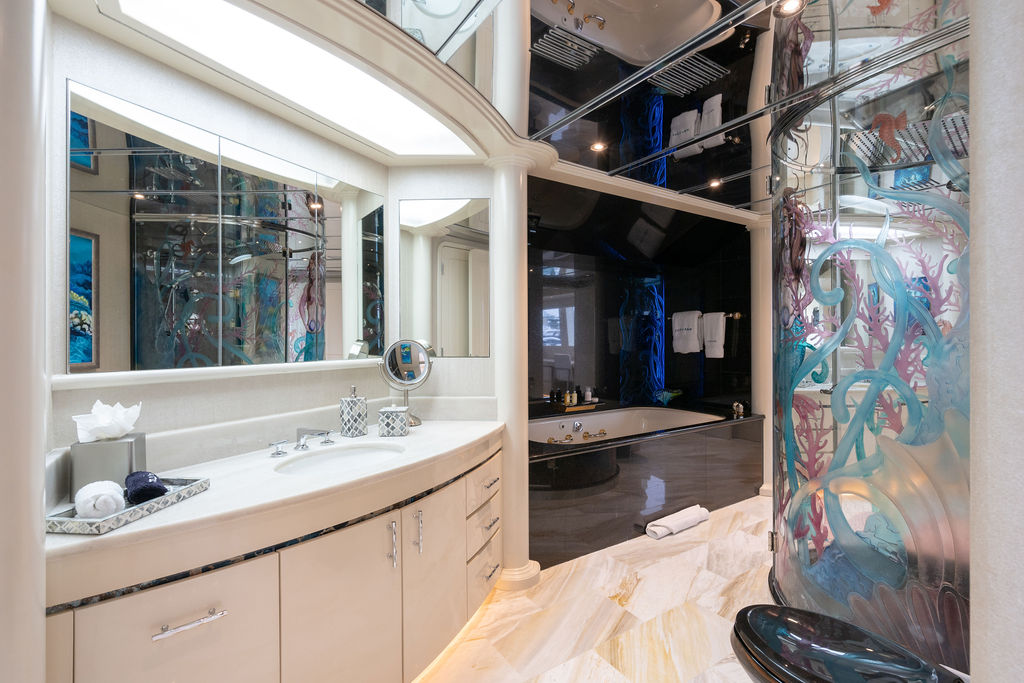 owners bathroom .jpg