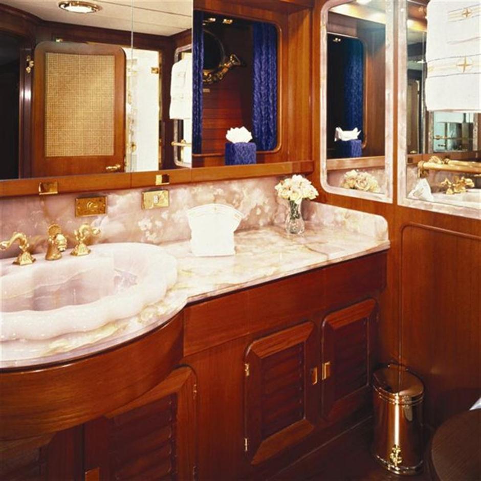 perini_navi-andromeda_la_dea.jpg