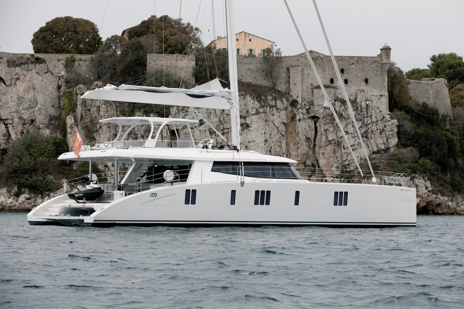 profile at anchor - CALMAO catamaran.jpg